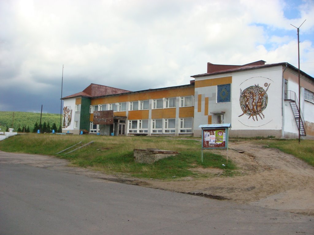 Ныроб. Здание клуба