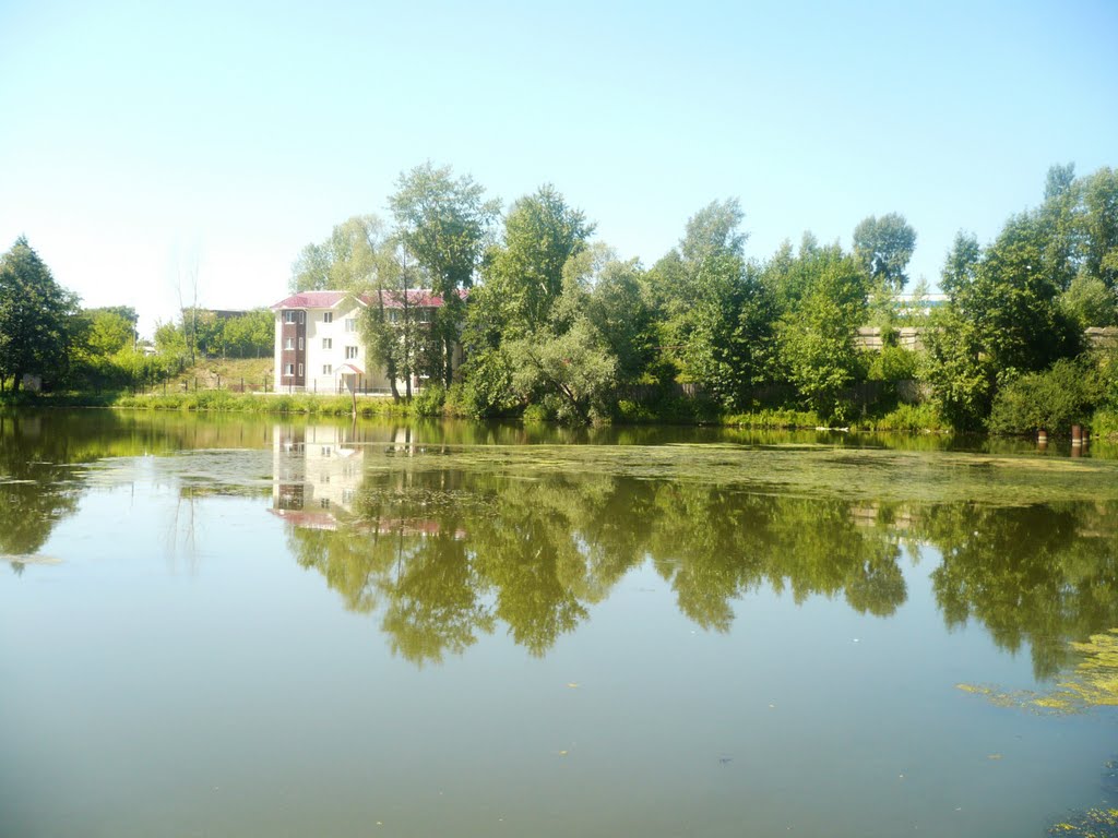Отель на берегу