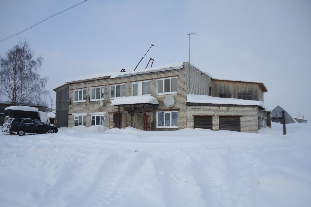 ЧЕРДЫНЬ. Бывшая контора "Сельхозтехники".