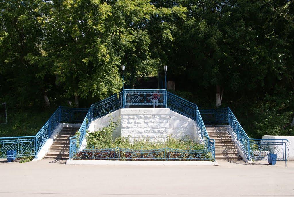 Город Чусовой, Лестницы, Фонари