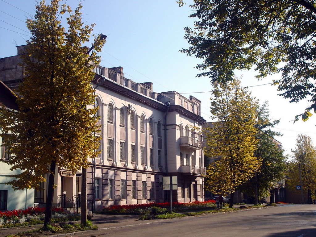 Бывшая гостиница "Москва" перекрёсток улиц К.Либкнехта и Пионерской.