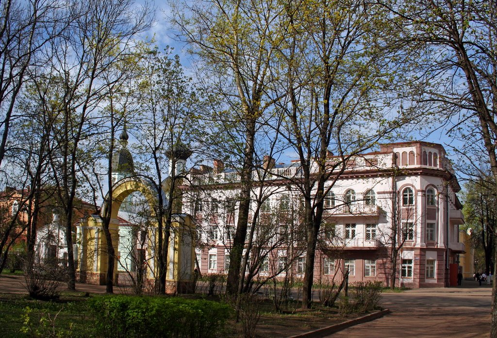Бывшая гостиница "Москва" перекрёсток улиц К.Либкнехта и Пионерской. (2)
