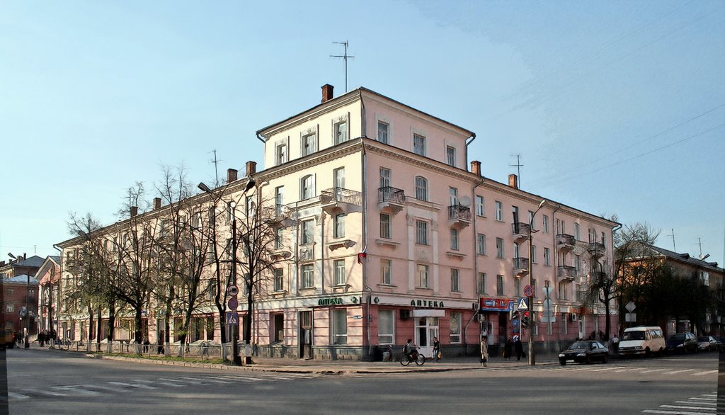 Сталинская постройка. Перекрёсток пр. Ленина и Октябрьского.