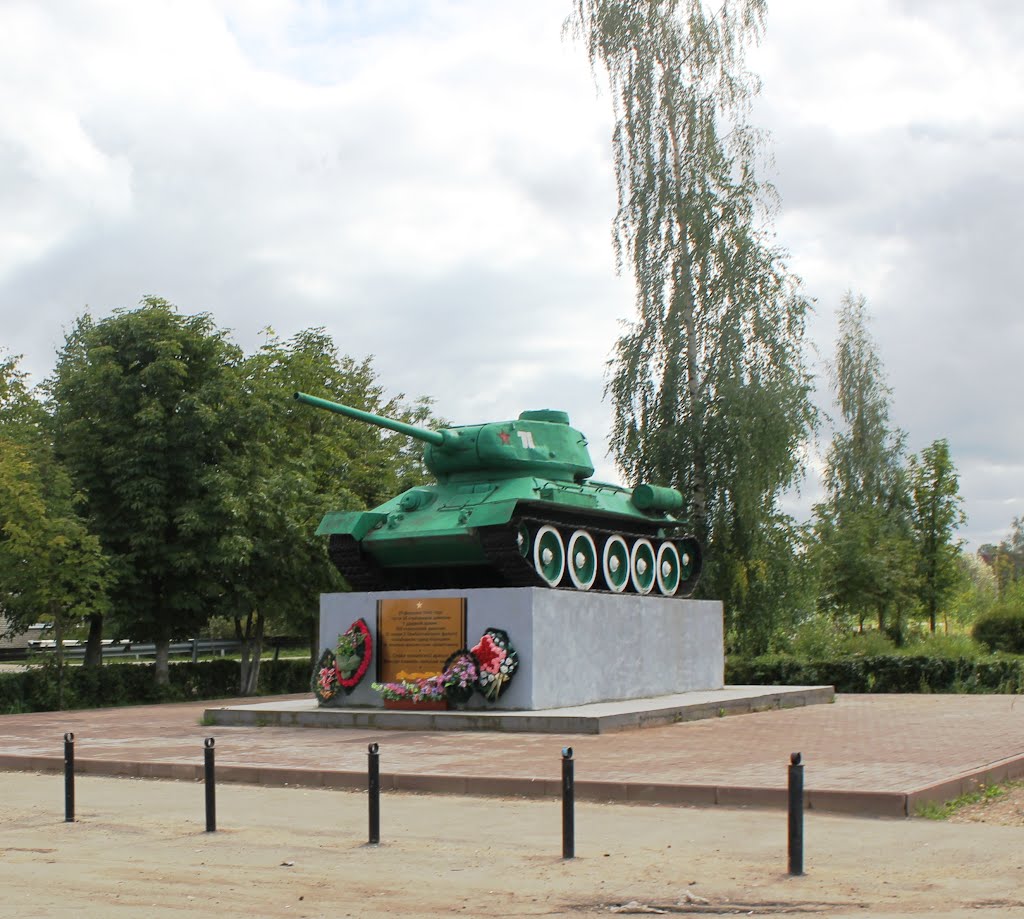 Норожев. Танк-памятник. 26.08.2012