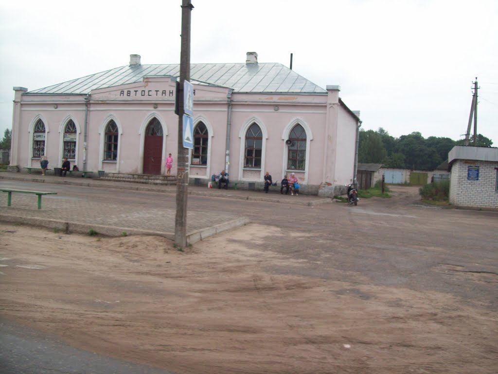 Автостанція в містечку Опочка