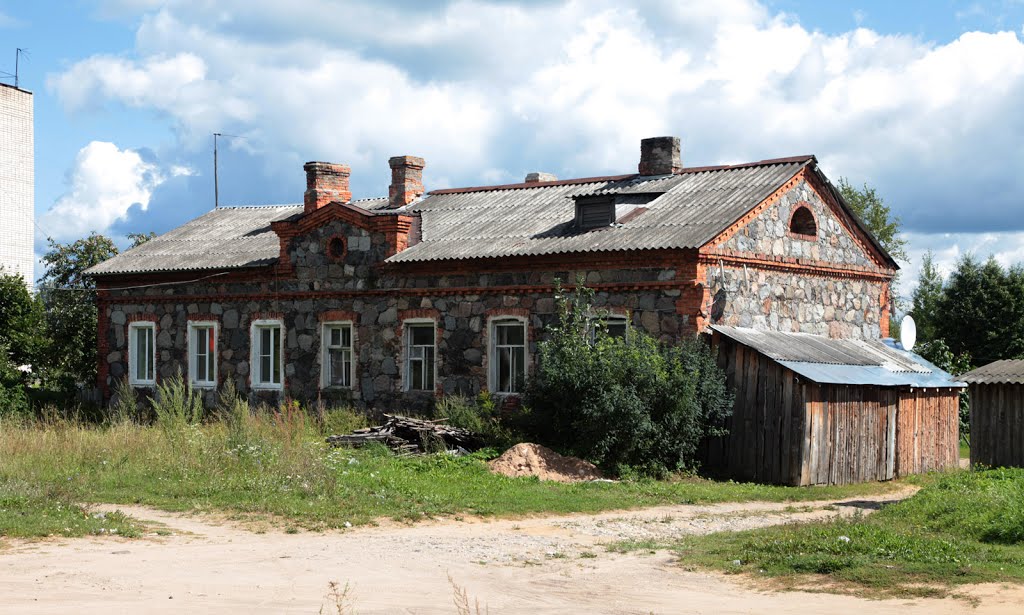 Опочка. Старинный склад.  Converted warehouse