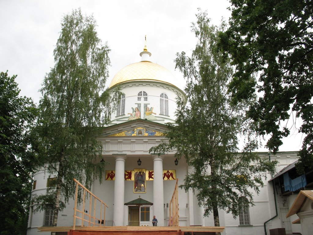 Псково-Печерский монастырь, Михайловский собор