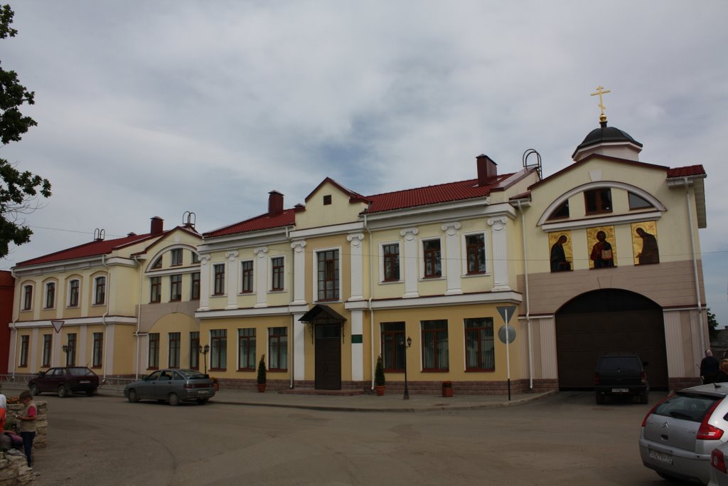 Дом на площади