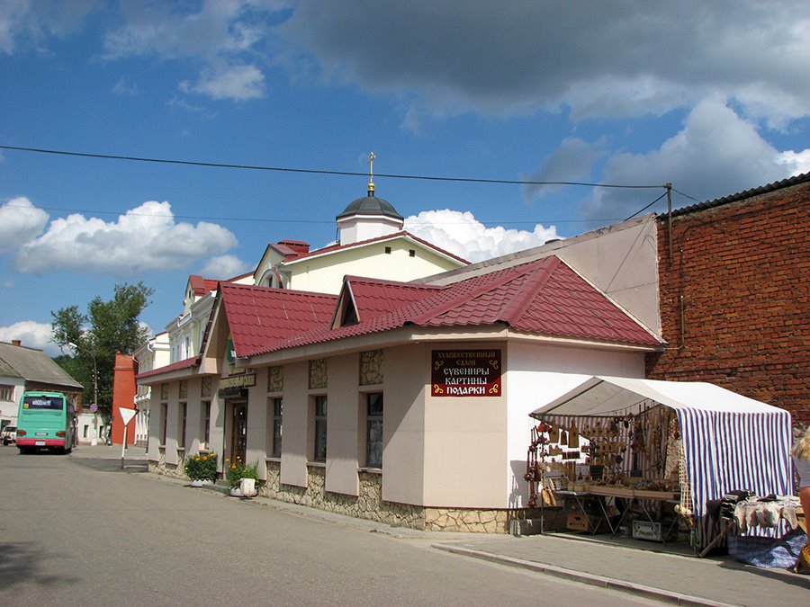 Pskovo-Pechersky a monastery. The market.