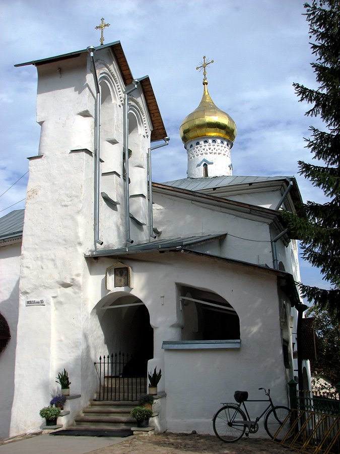 Pskovo-Pechersky a monastery. Nikolsky church.