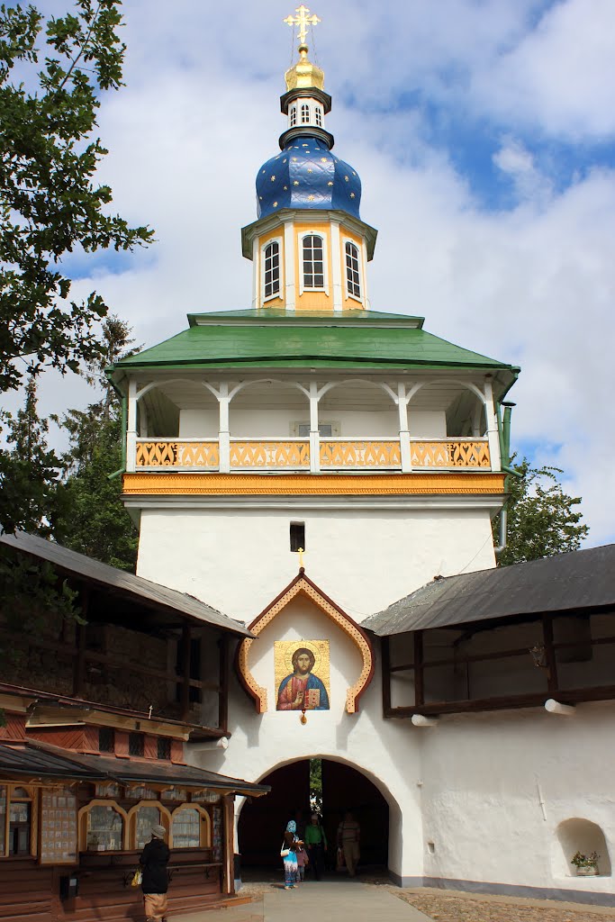 Pskovo-Pecherskiy Dormition Monastery. Holy Gates. Святые врата с Петровской башней.