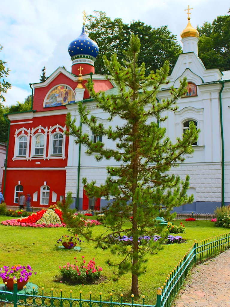 Pskovo-Pecherskiy Dormition Monastery. Псково-Печерский Свято-Успенский мужской монастырь.