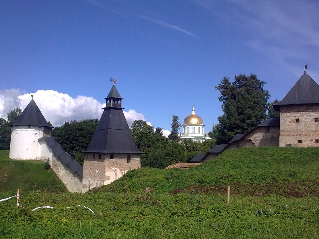 Тарарыгина башня. Башня "Верхних решеток".  Тайловская башня. Псково - Печерский монастырь
