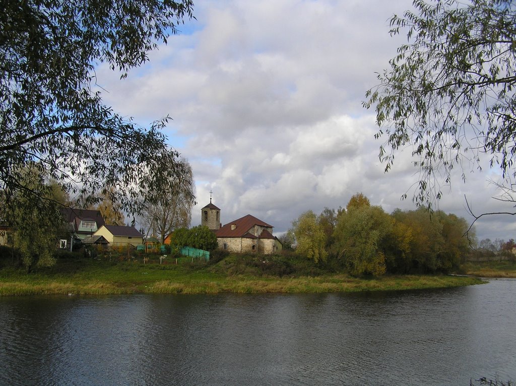 Порхов, р.Шелонь и Церковь Рождества Пресвятой Богородицы