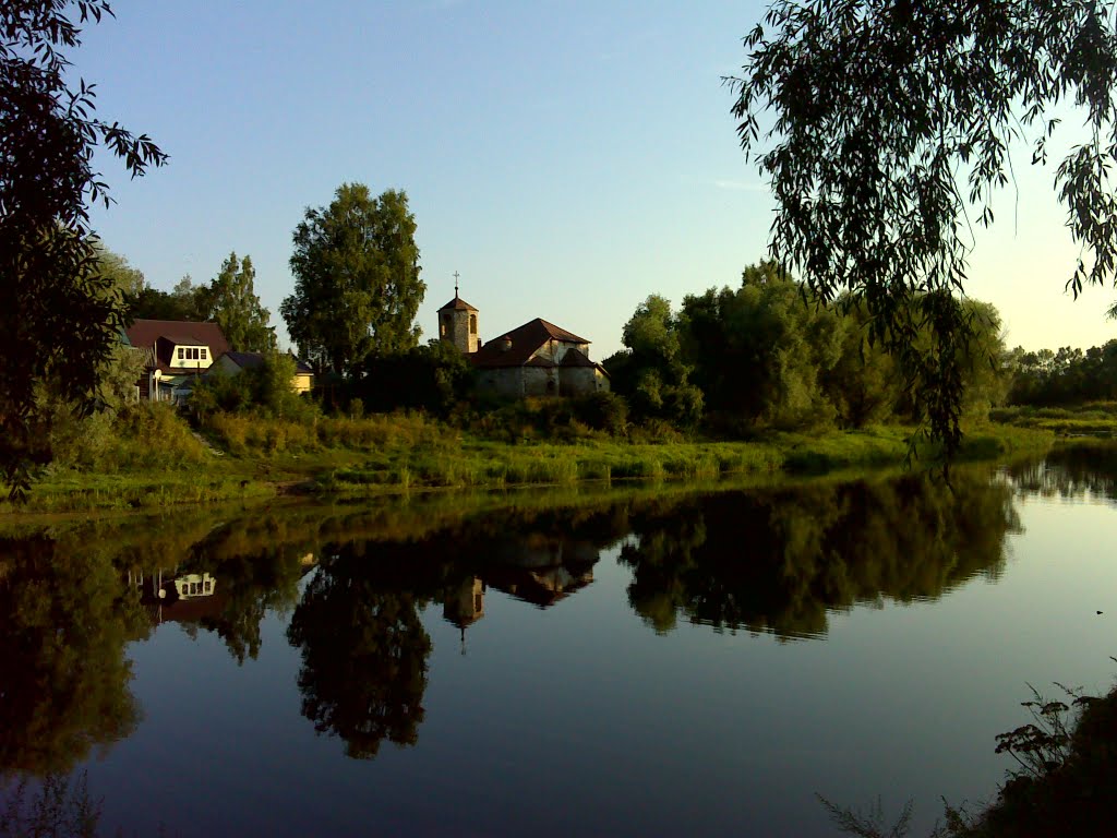 Вид с городища на церковь Рождества Богородицы