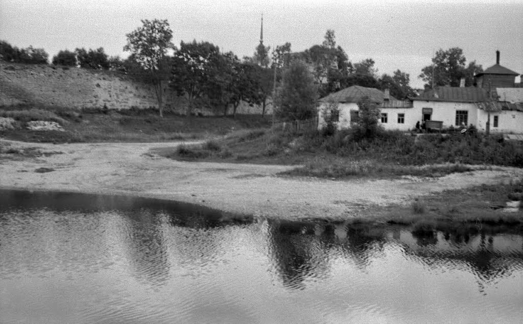 Порхов. р.Шелонь и крепостная стена. 07/1956г.