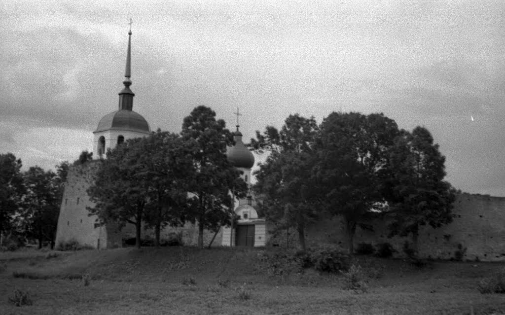 Порхов. Храм в крепости. 07/1956г.