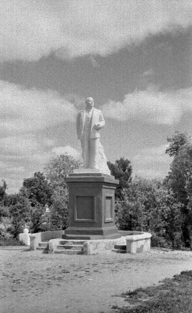 Порхов. Памятник Ленину. 07/1956г.