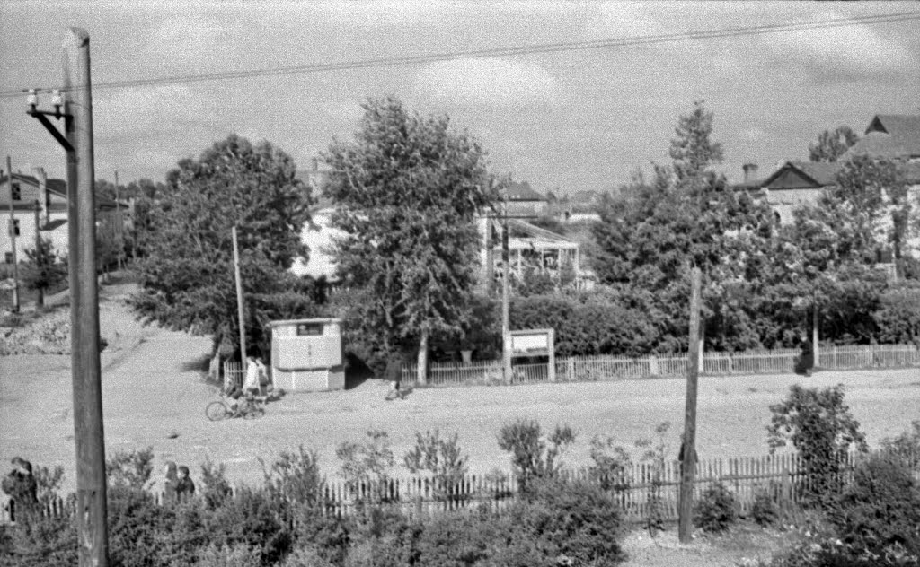 Порхов. Перекресток с ларьком. 07/1956г.