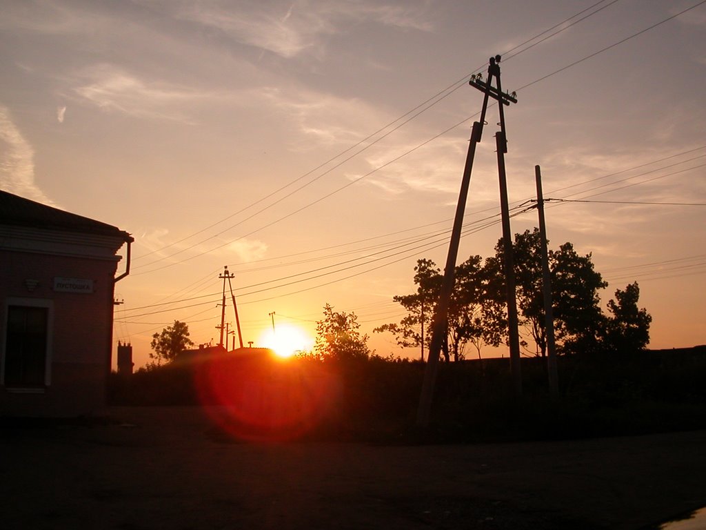 Sunset at station Pustoshka. Закат на станции Пустошка.