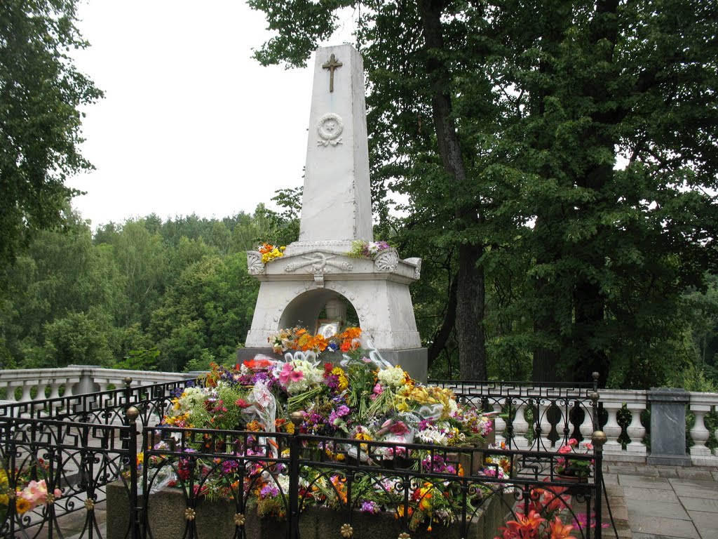Святогорский монастырь, памятник на могиле А.С.Пушкина