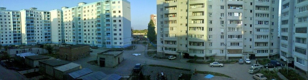 Двор перед домом 14