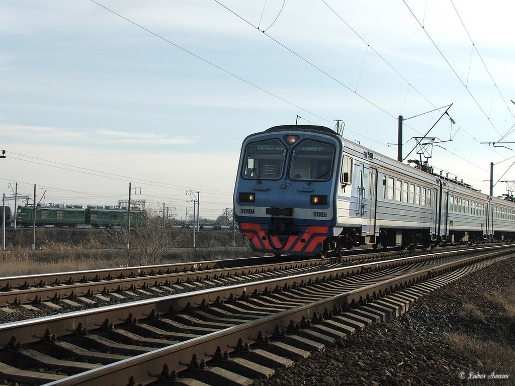 EMU-train ED9M-0089 near stopping plathform Electrodepo