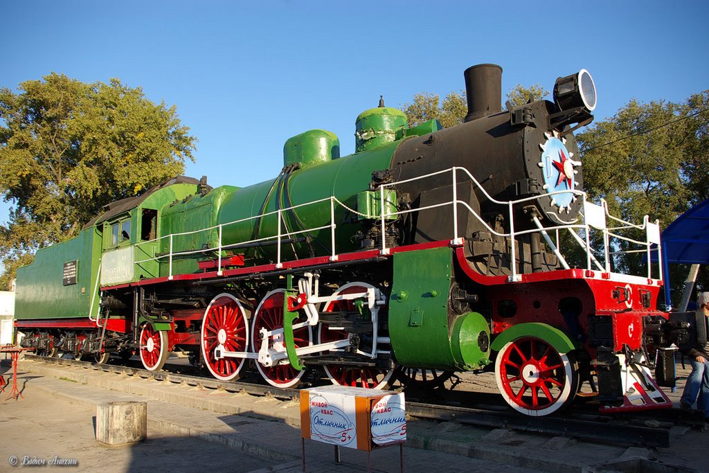 Steam locomotive Su252-20 as monument