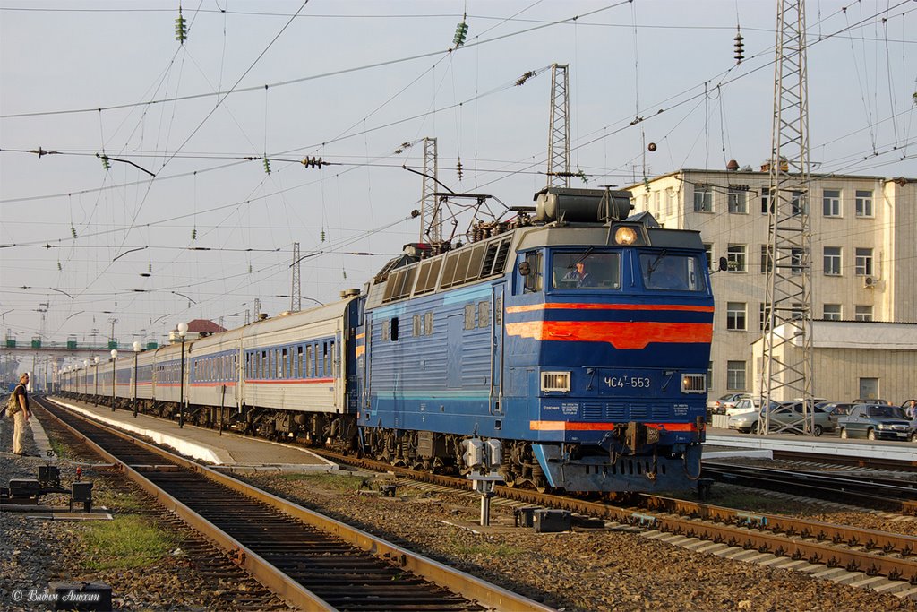 Electric locomotive ChS4T-553 with train "Ataman Platov" Adler - Rostov