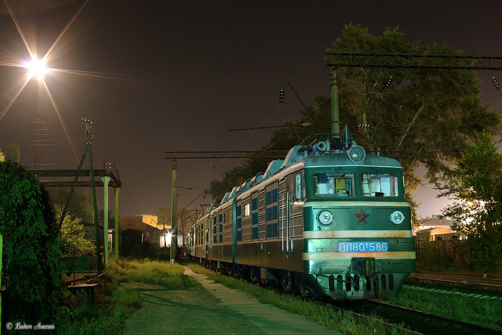 Electric locomotive VL80K-586 near depot Bataysk-South