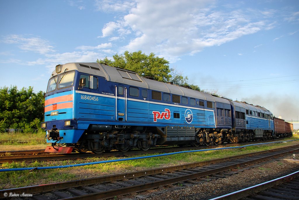 Diesel locomotive 2TE116U-0023 with train