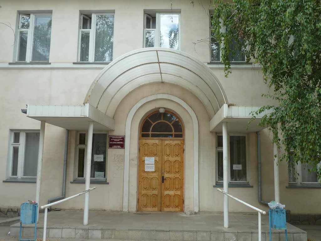 Вход в поликлинику