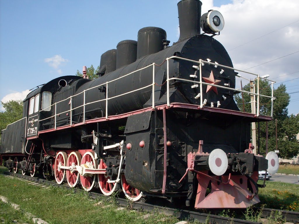 Памятник паровозу