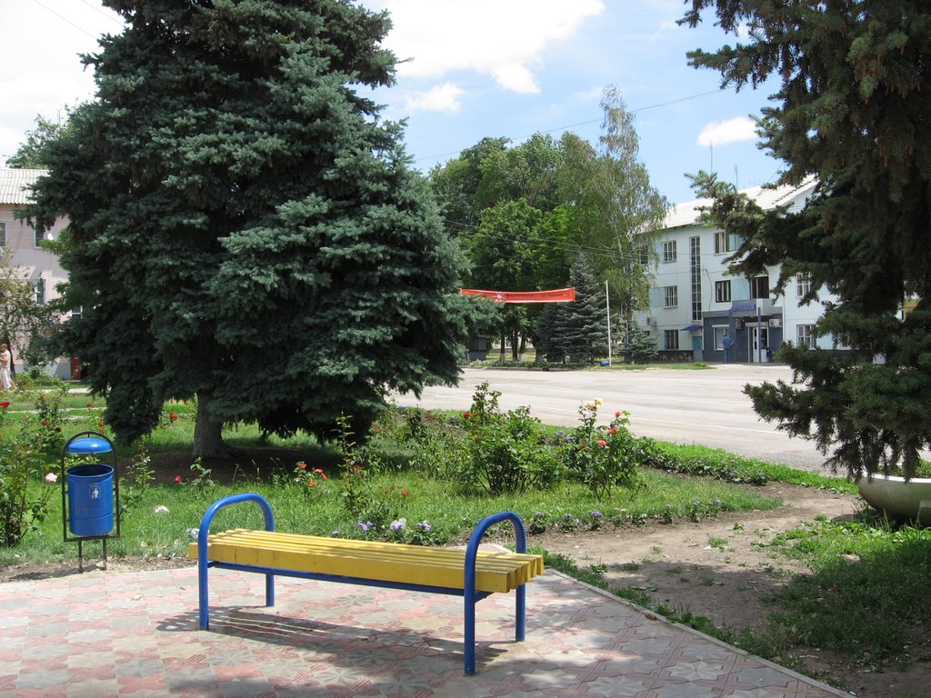 Площадь возле памятника