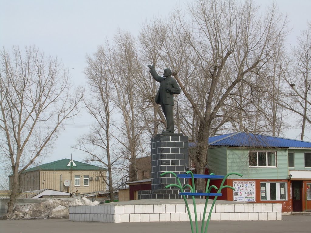 Памятник Ленину в центре