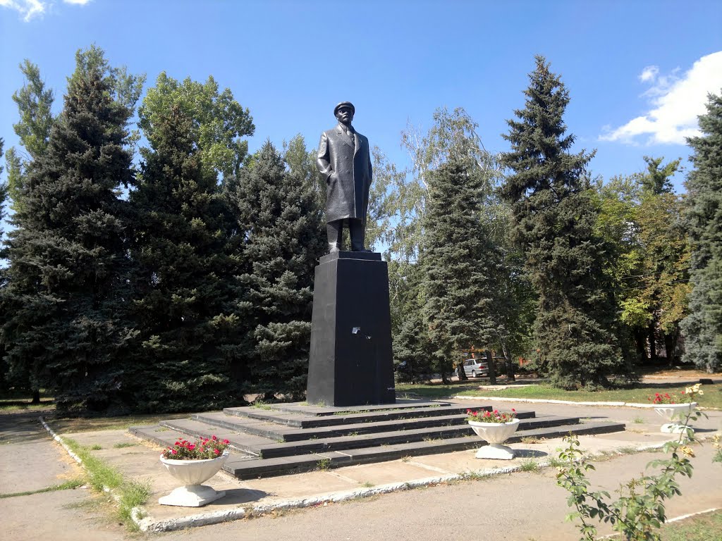 Каменоломни. Памятник Владимиру Ильичу Ленину в сквере.