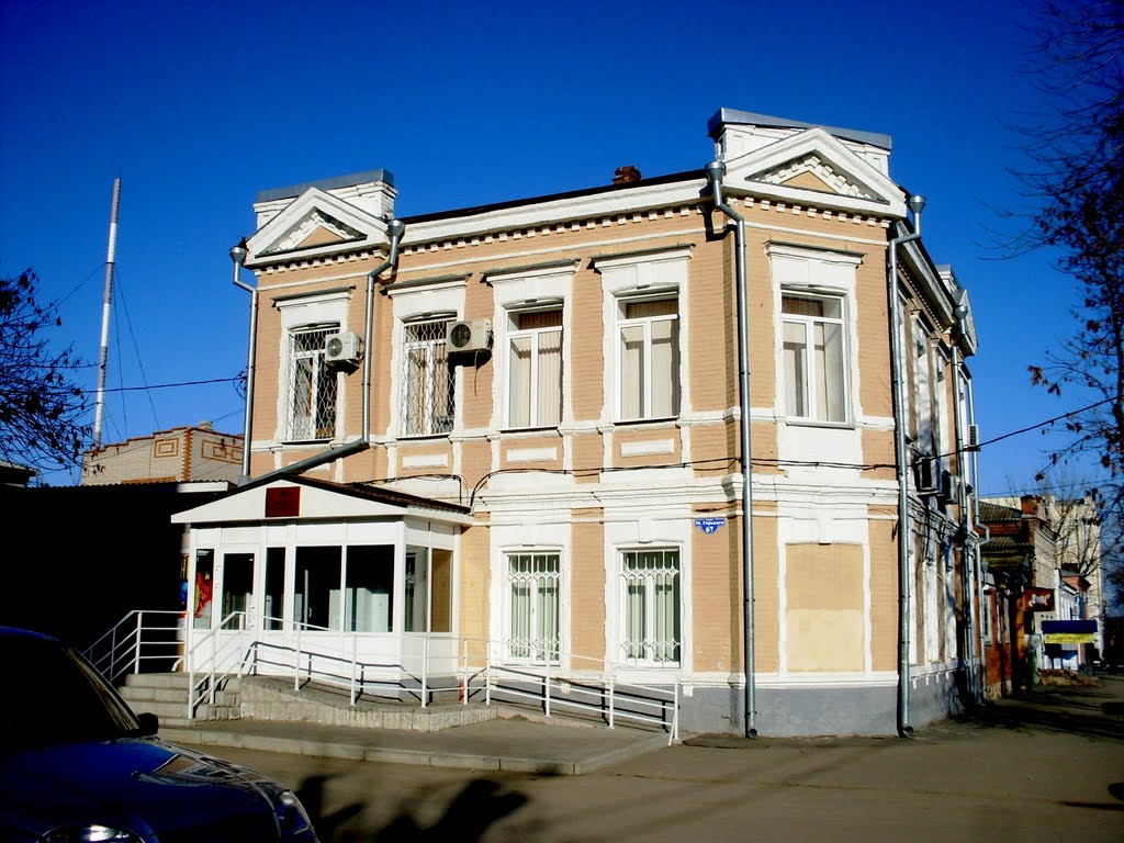 Каменск.М Горького 67,угол Карла Маркса.Здание ГФО.
