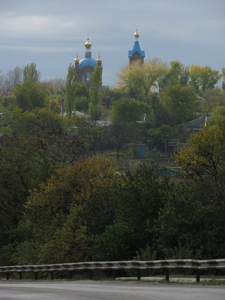 Константиновск. Вид на Покровскую церковь от новой школы №2 25/X.2008