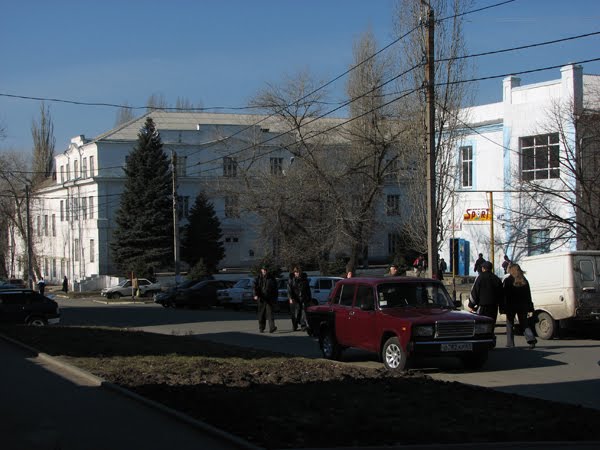Константиновск. Ул. Ленина. Вид на школу №1 17/III.2007