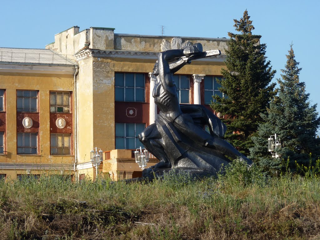 Погибшим.