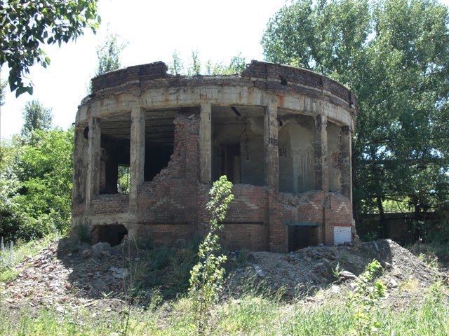 Разрушенный завод