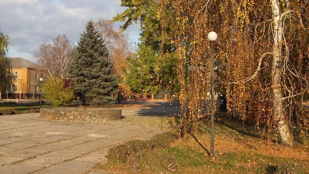 Площадь осенью