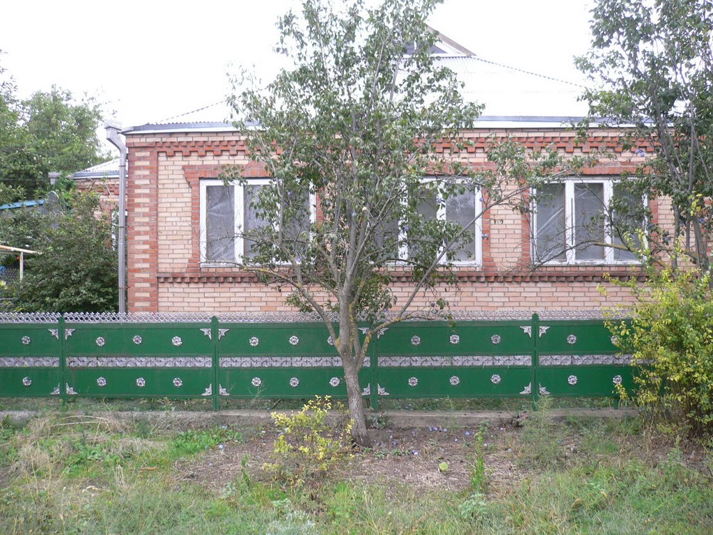 Local Brick House@Azovskaya Ul.