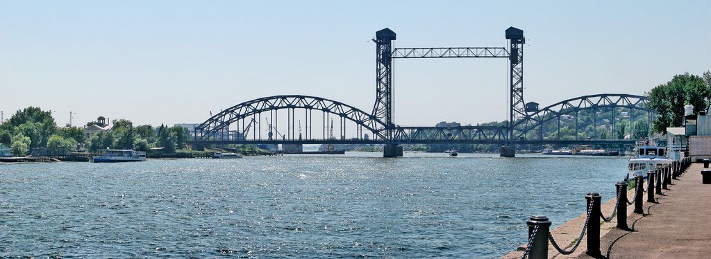 Панорама железнодорожного моста с набережной (Ростов-на-Дону)