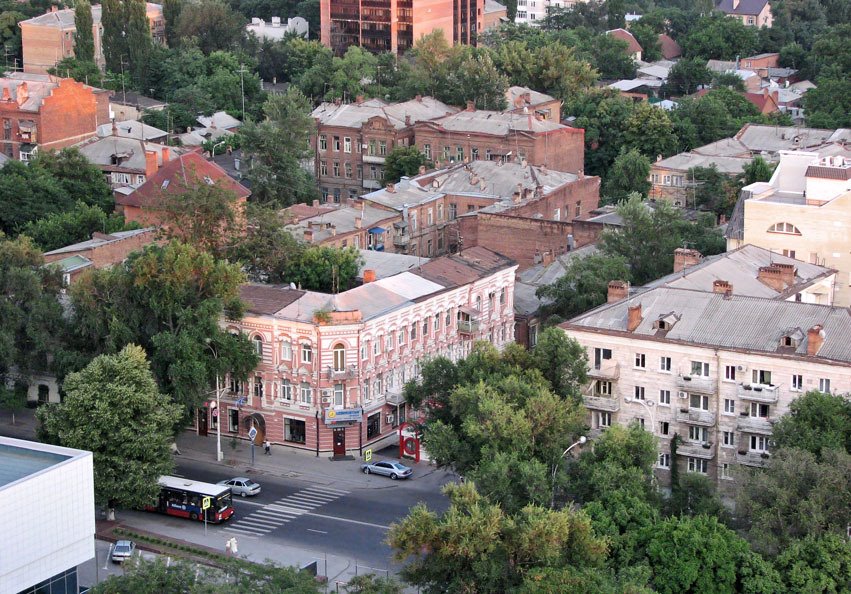 Ростов-на-Дону, угол Большой Садовой ул. и пер. Журавлёва