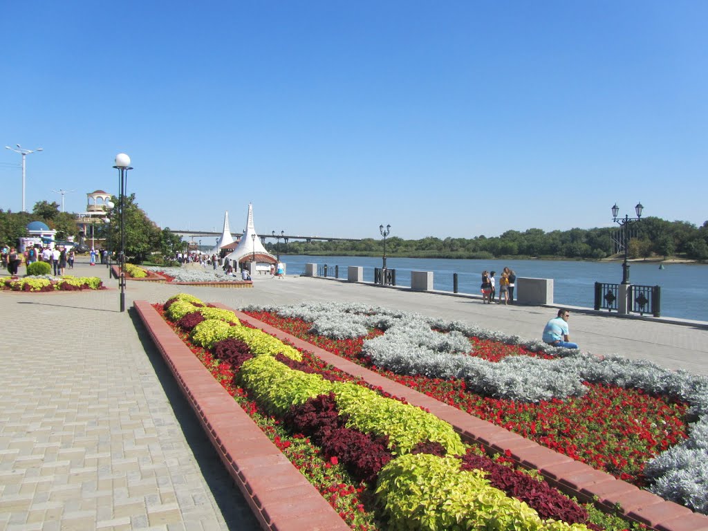 Quay in Rostov-on-Don, Don River / Набережная в Ростове-на-Дону, река Дон