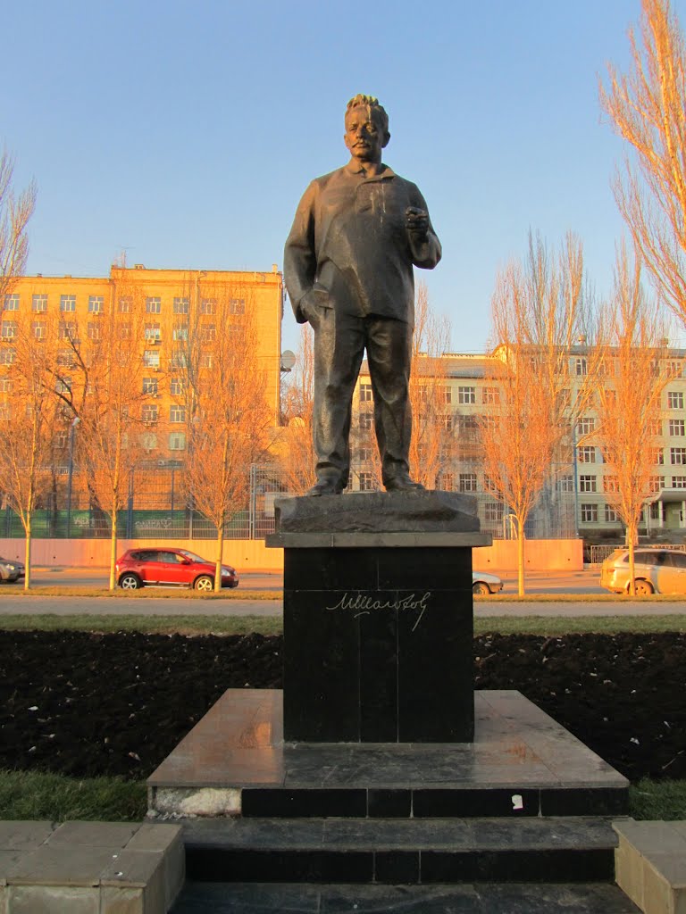 Памятник М. Шолохову на набережной в Ростове-на-Дону / Monument to Mikhail Sholokhov on the quay in Rostov-on-Don