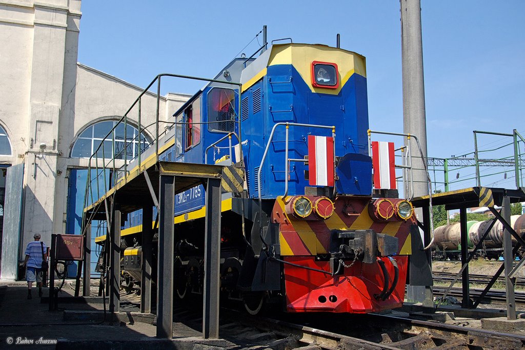 Diesel shunter TEM2U-7785 near depot in Salsk