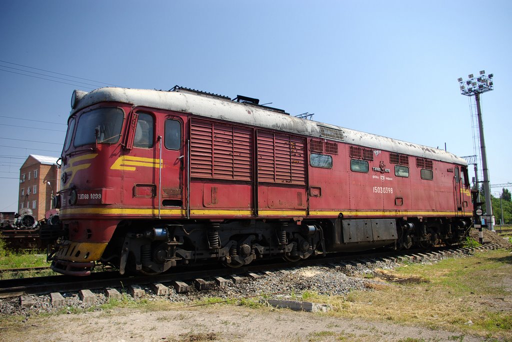 Diesel locomotive TEP60-1039 near the depot of train station Salsk