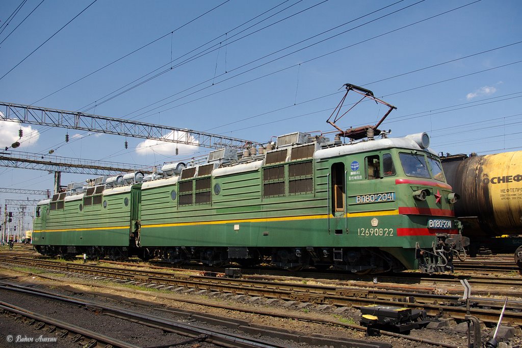 Electric locomotive VL80T-2041 on the train station Salsk